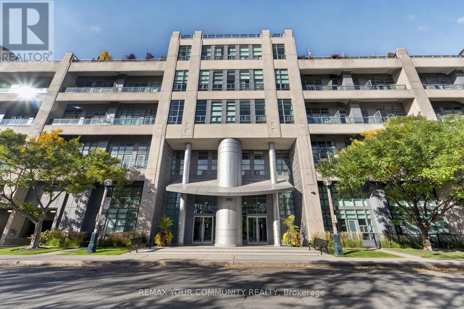 210 - 380 Macpherson Avenue Property Photo