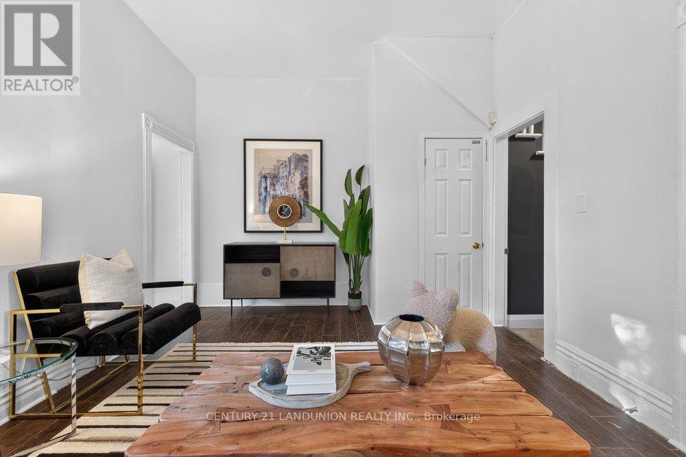 469 Richmond Street E Property Photo 12