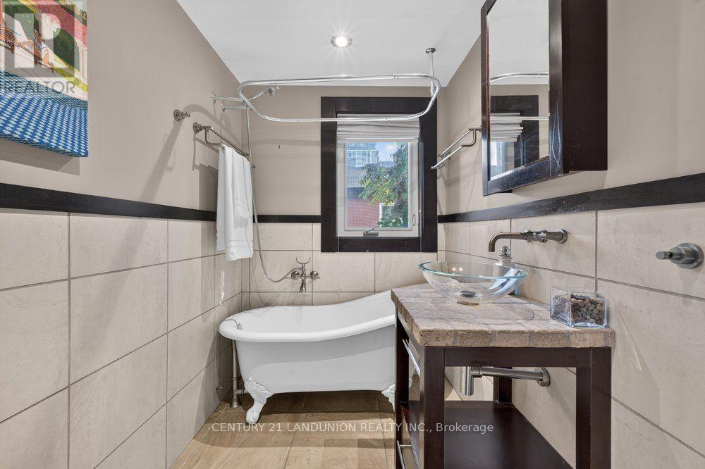 469 Richmond Street E Property Photo 24