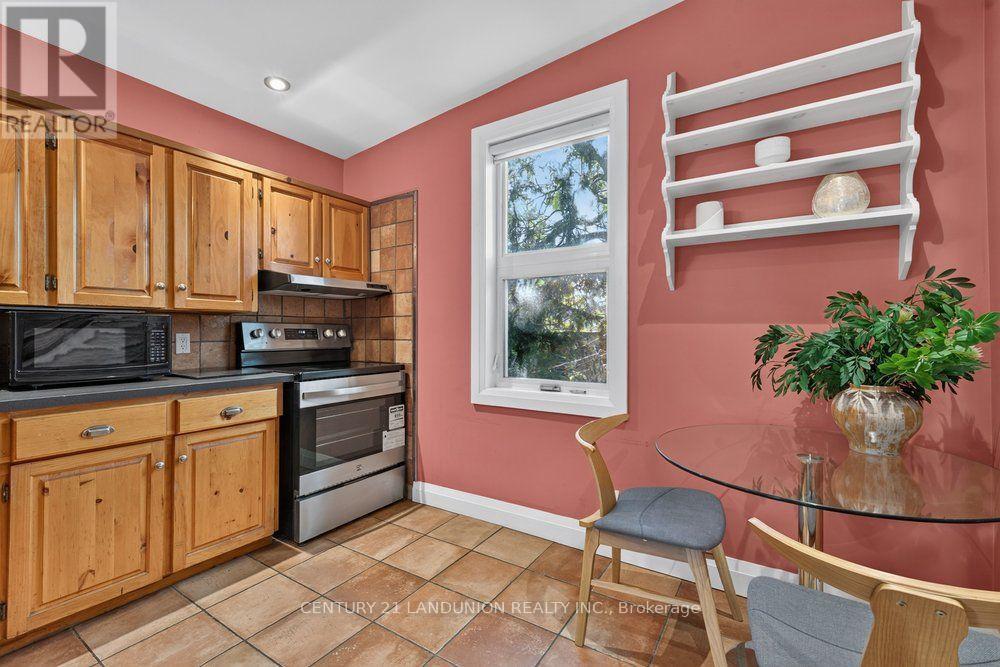 469 Richmond Street E Property Photo 25