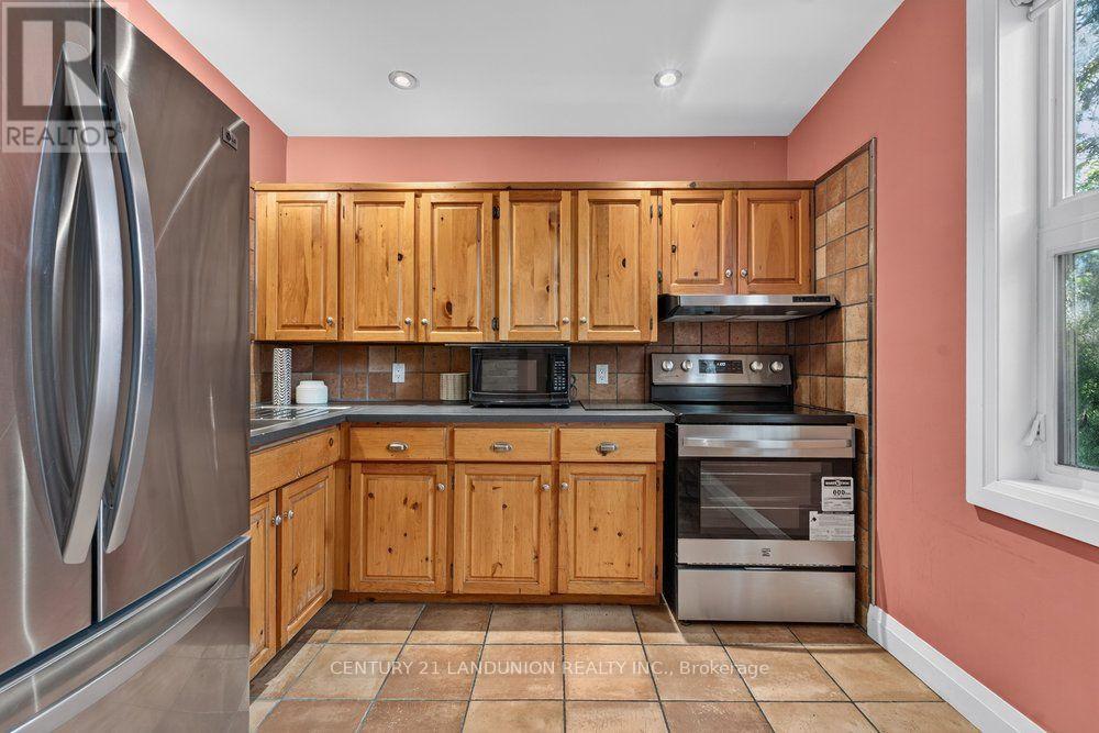 469 Richmond Street E Property Photo 26
