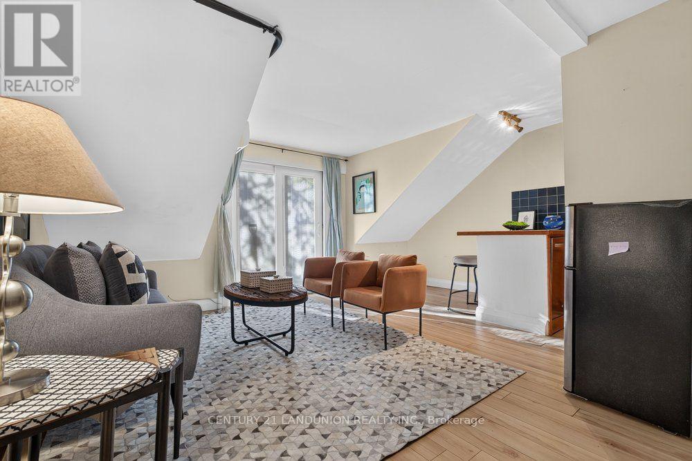 469 Richmond Street E Property Photo 32