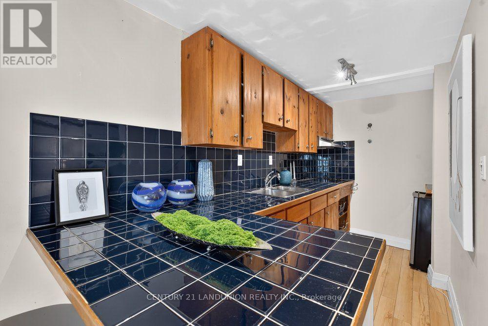 469 Richmond Street E Property Photo 33