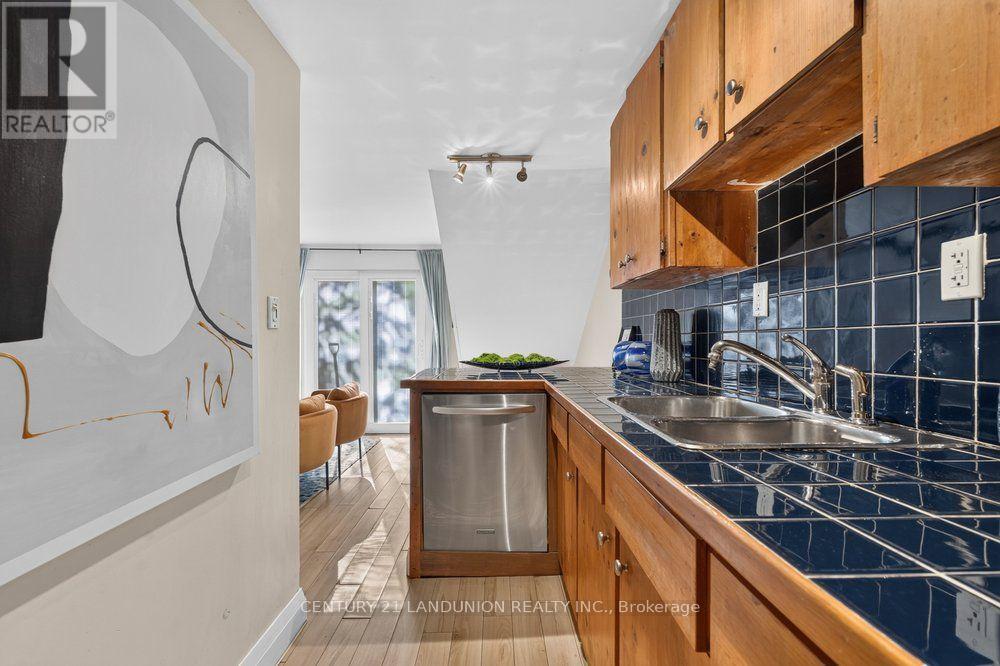 469 Richmond Street E Property Photo 34