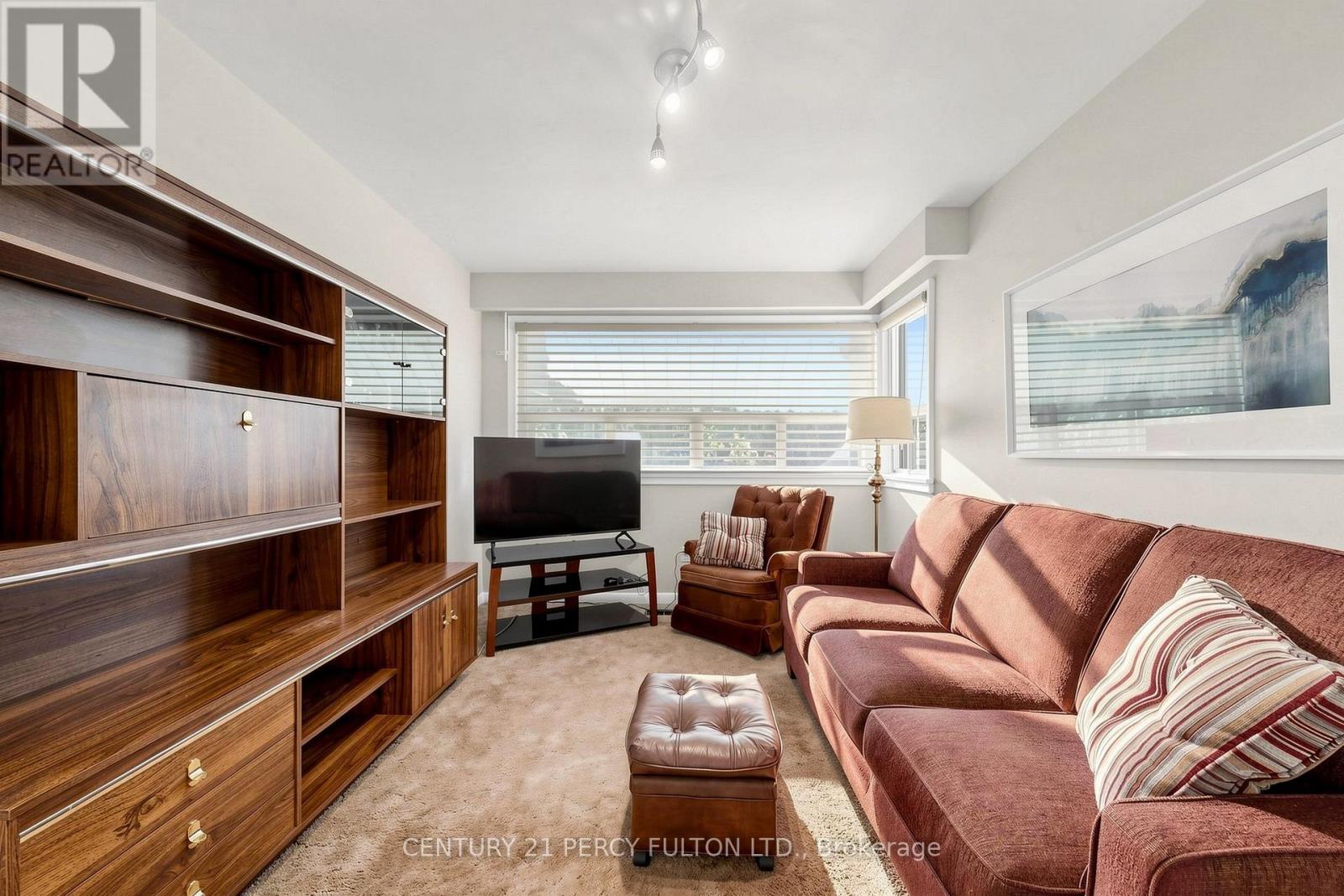 8 Wallbridge Court Property Photo 18