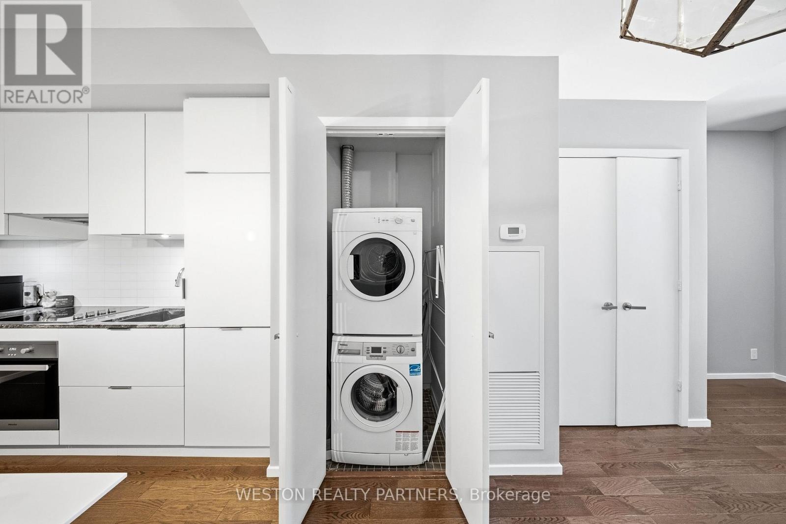 208 - 5 St Joseph Street Property Photo 7