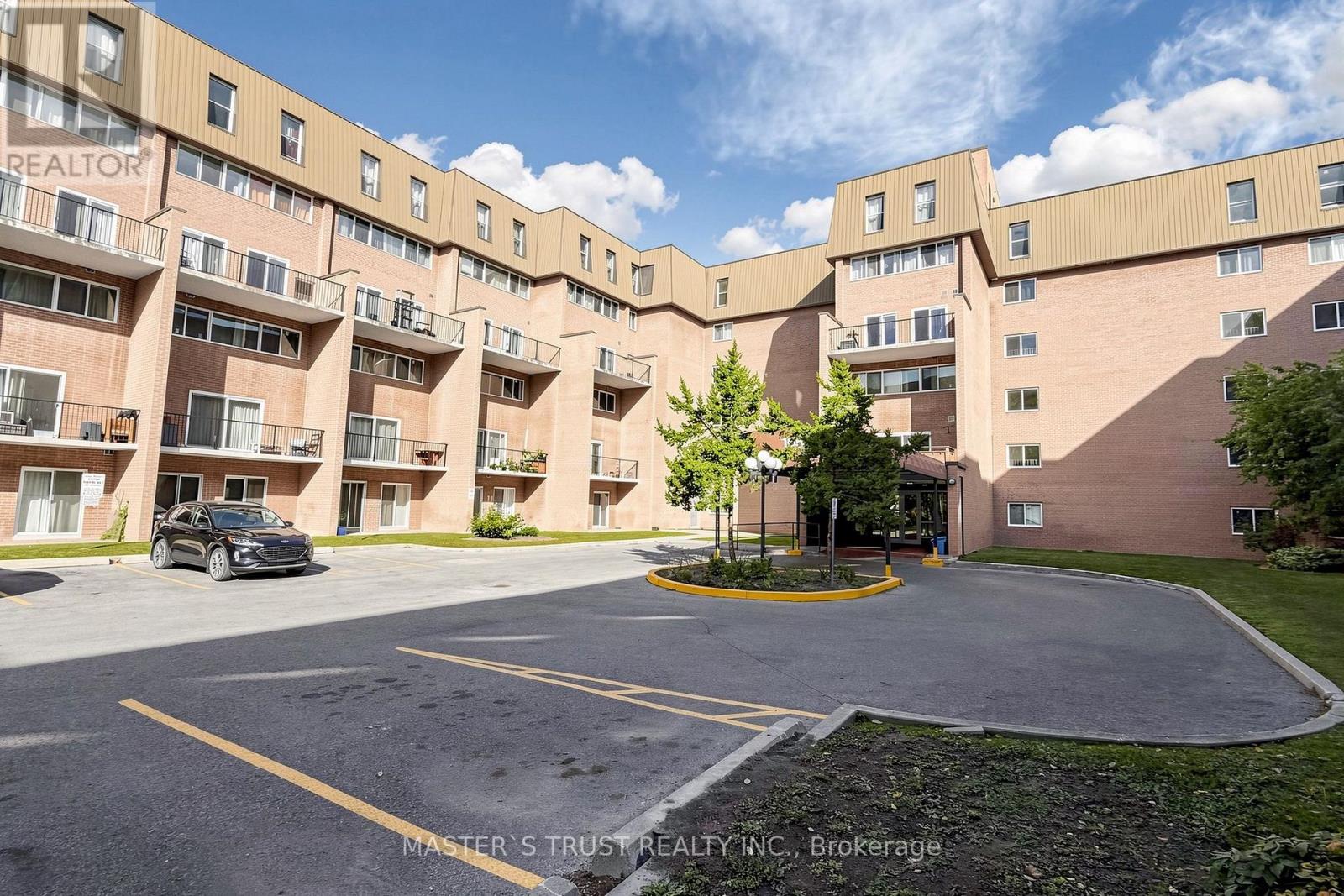 229 - 165 Cherokee Boulevard Property Photo 3