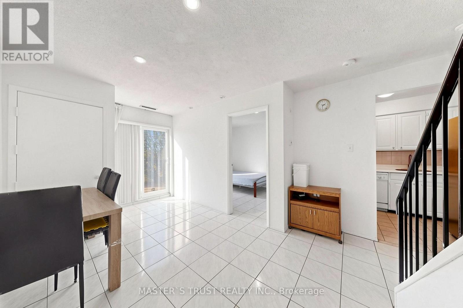229 - 165 Cherokee Boulevard Property Photo 8