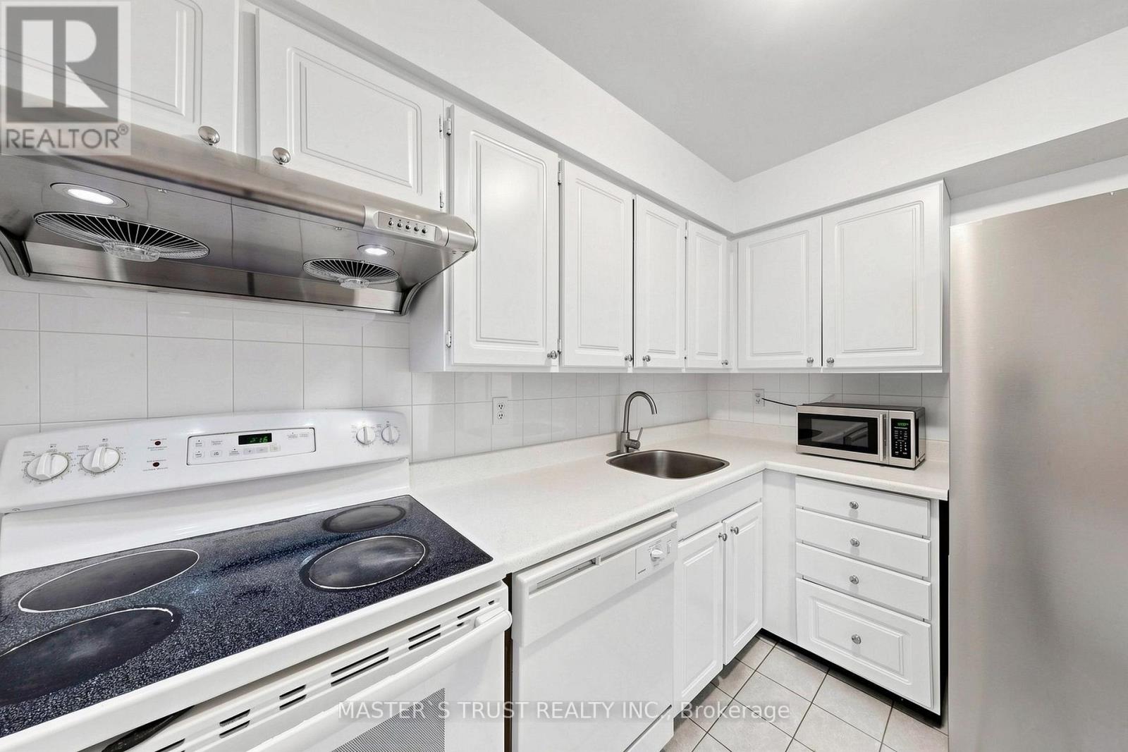 229 - 165 Cherokee Boulevard Property Photo 12