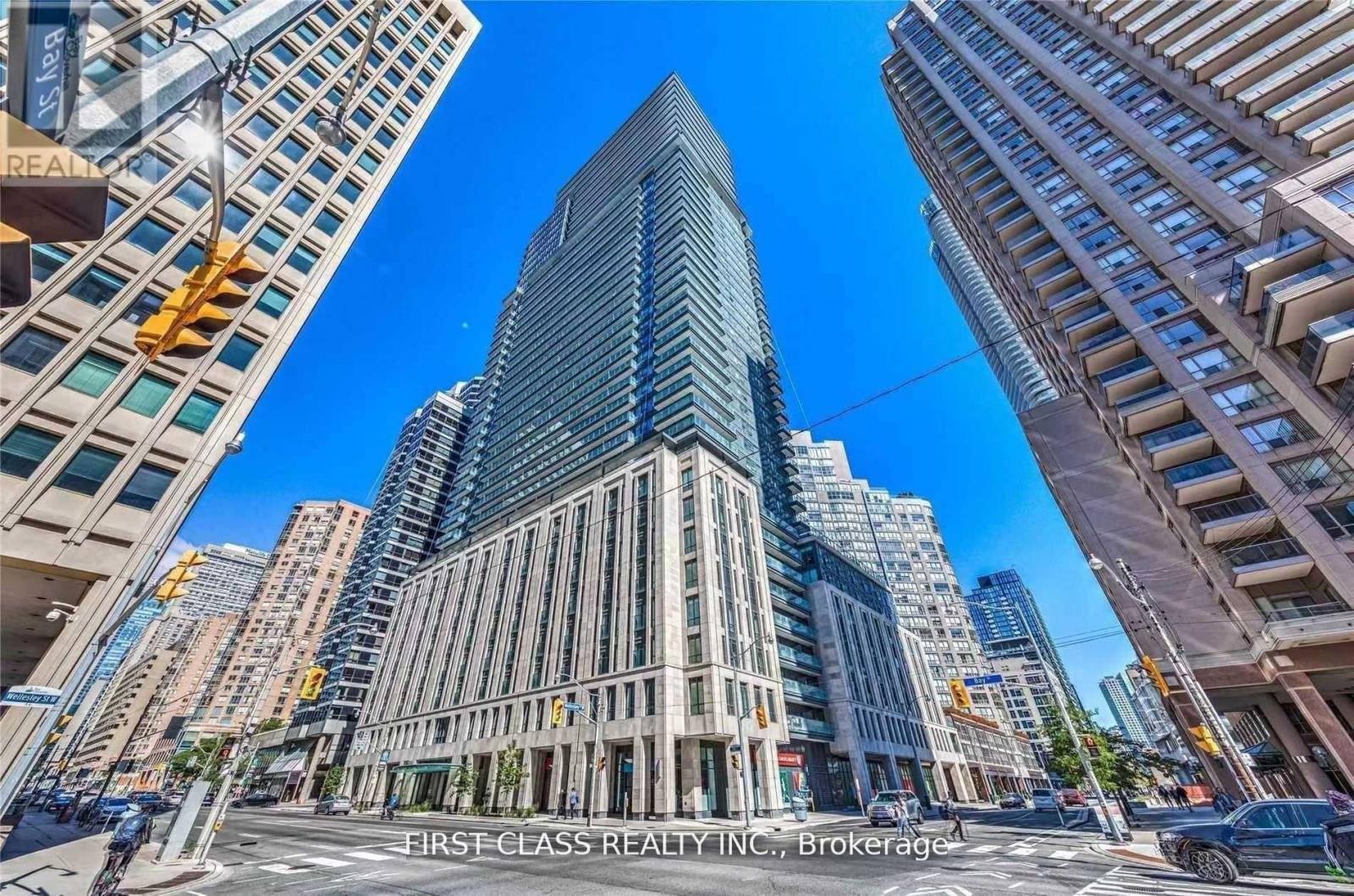 1605 - 955 BAY STREET Property Photo 1