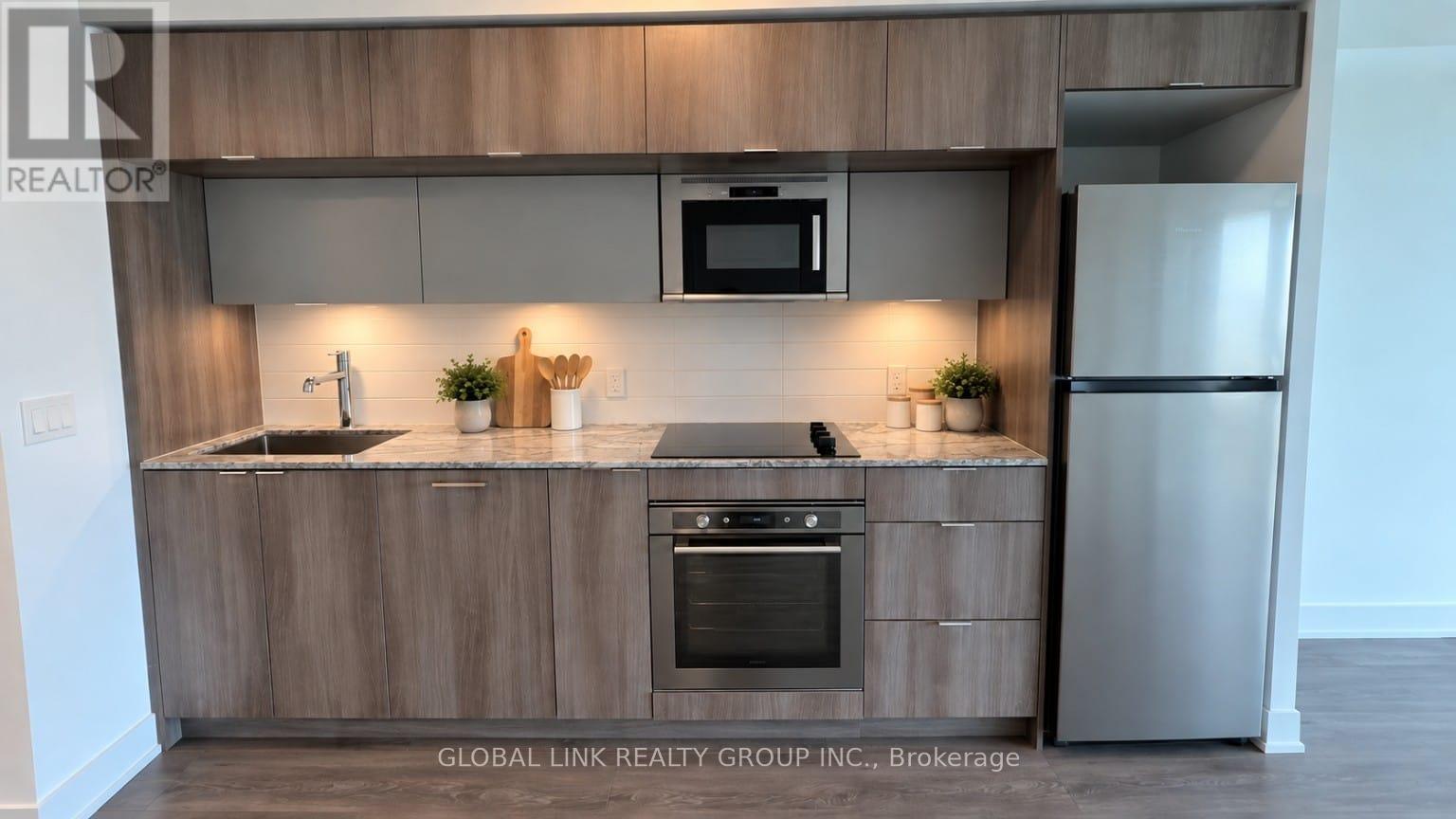 2115 - 585 Bloor Street E Property Photo 9