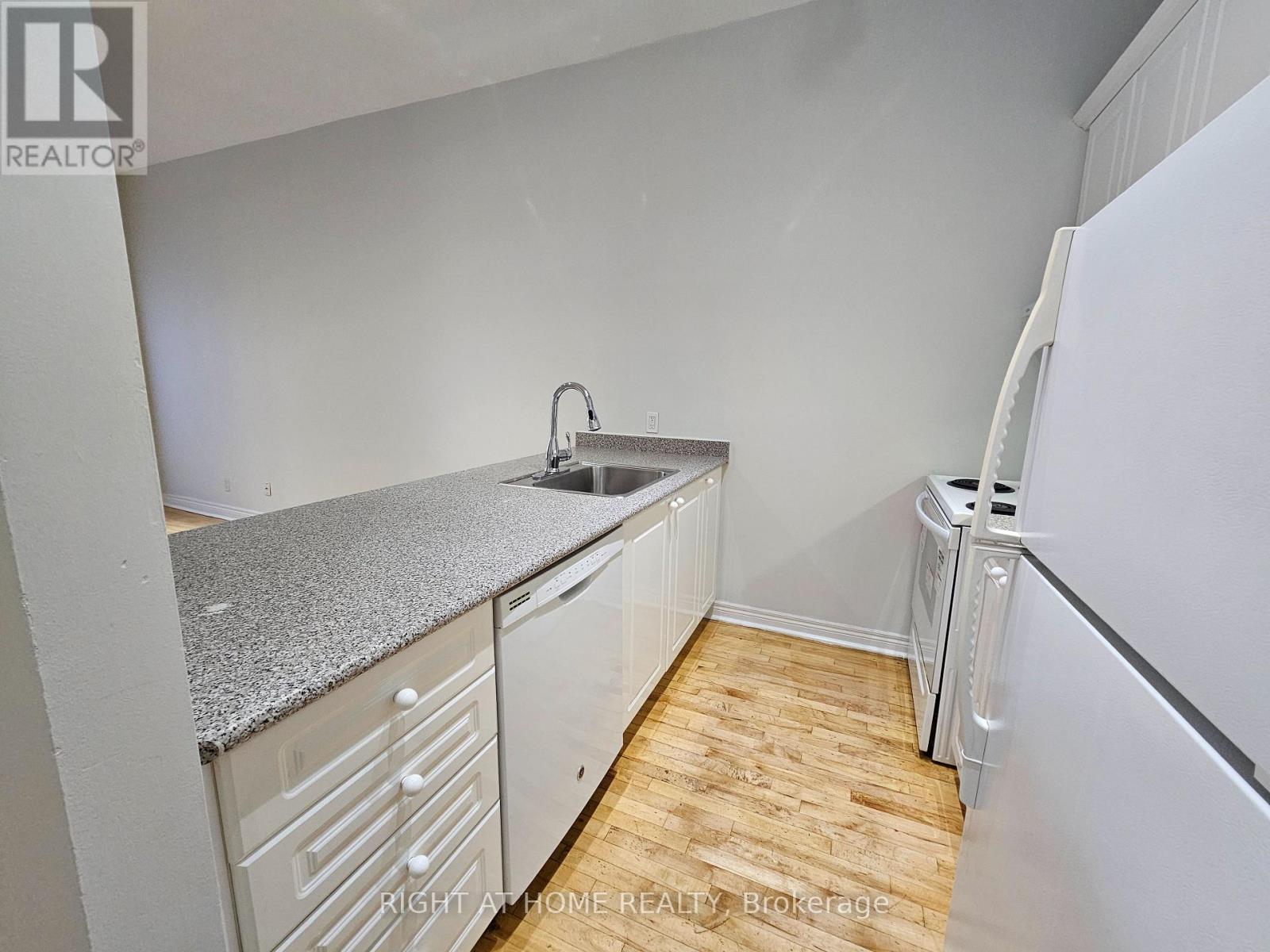 207 - 524 Yonge Street Property Photo 1