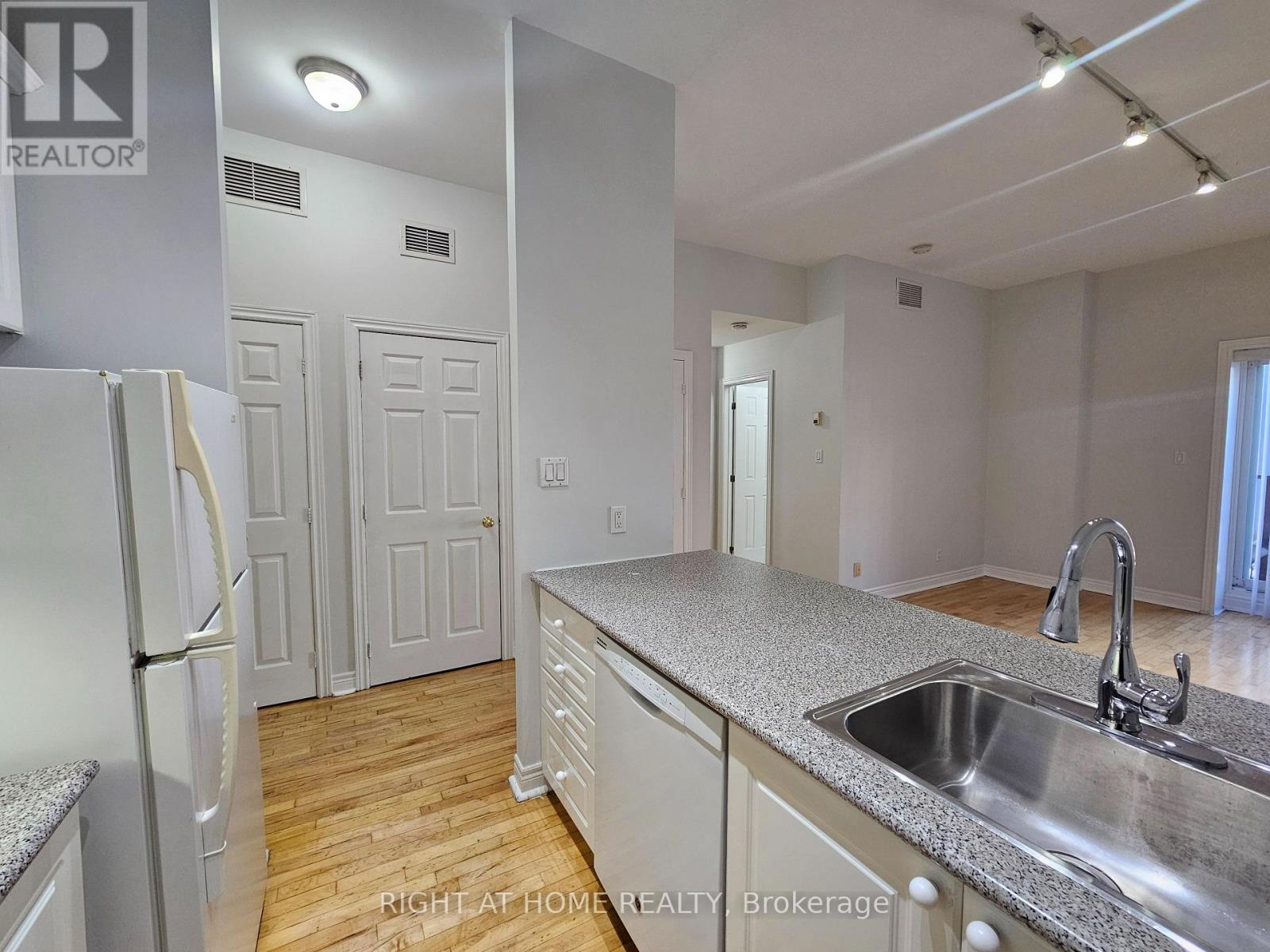 207 - 524 Yonge Street Property Photo 5