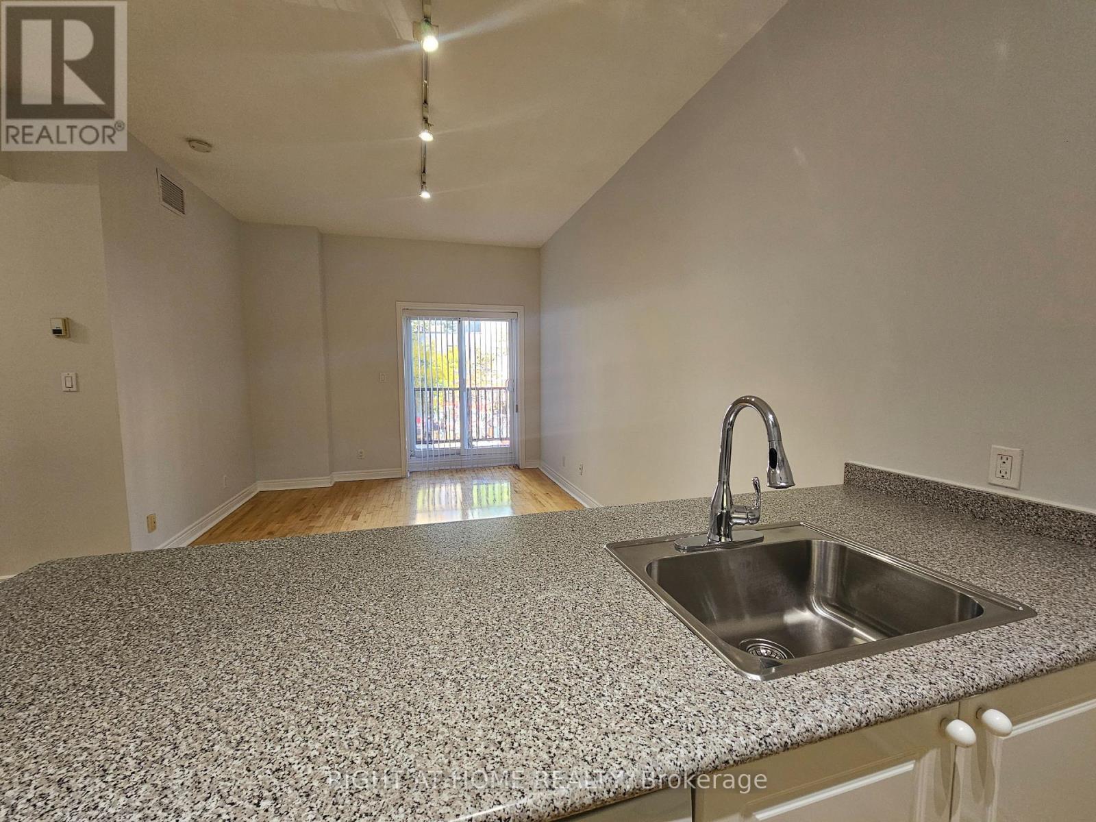 207 - 524 Yonge Street Property Photo 6