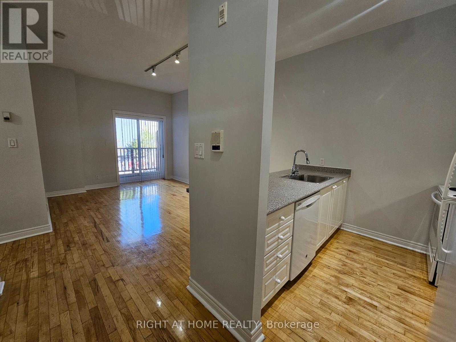 207 - 524 Yonge Street Property Photo 8