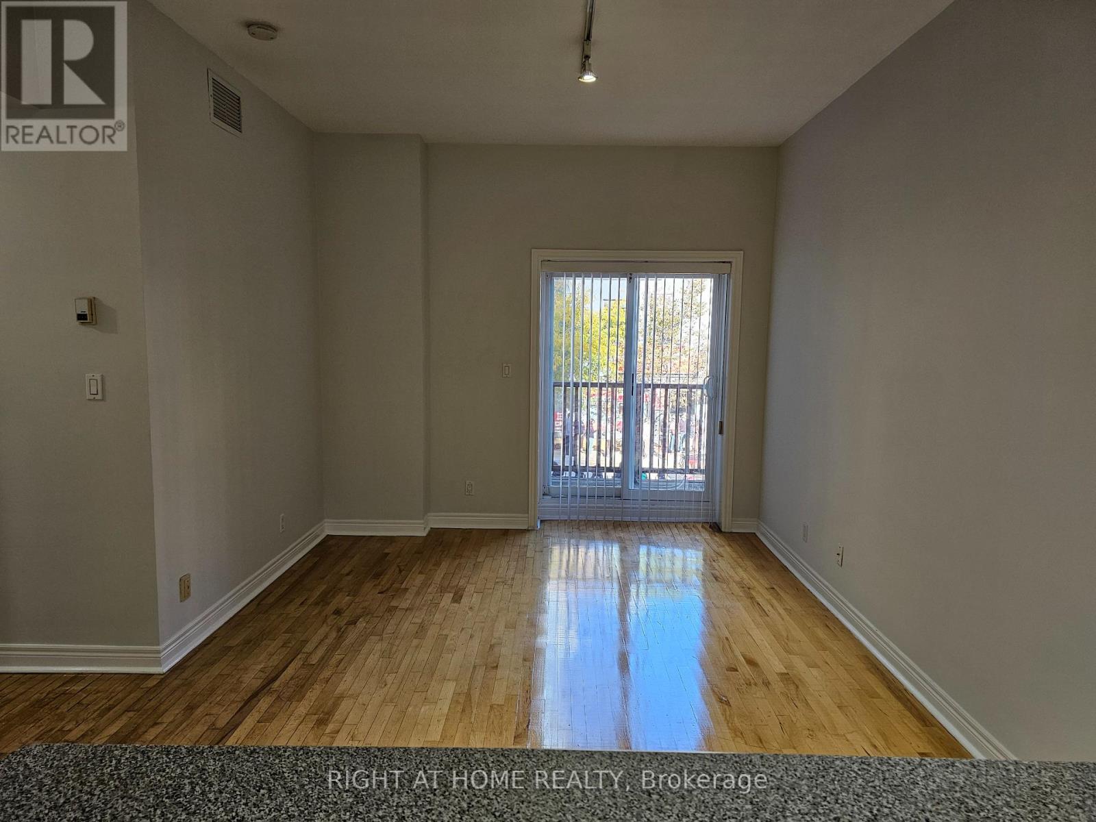 207 - 524 Yonge Street Property Photo 9