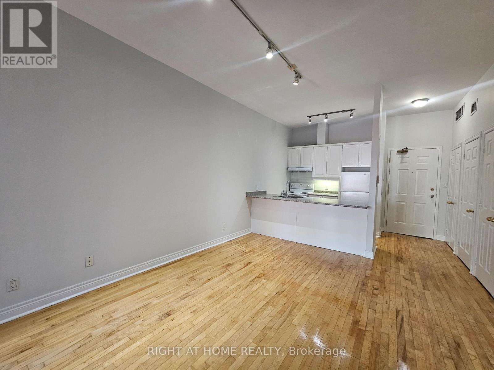 207 - 524 Yonge Street Property Photo 11
