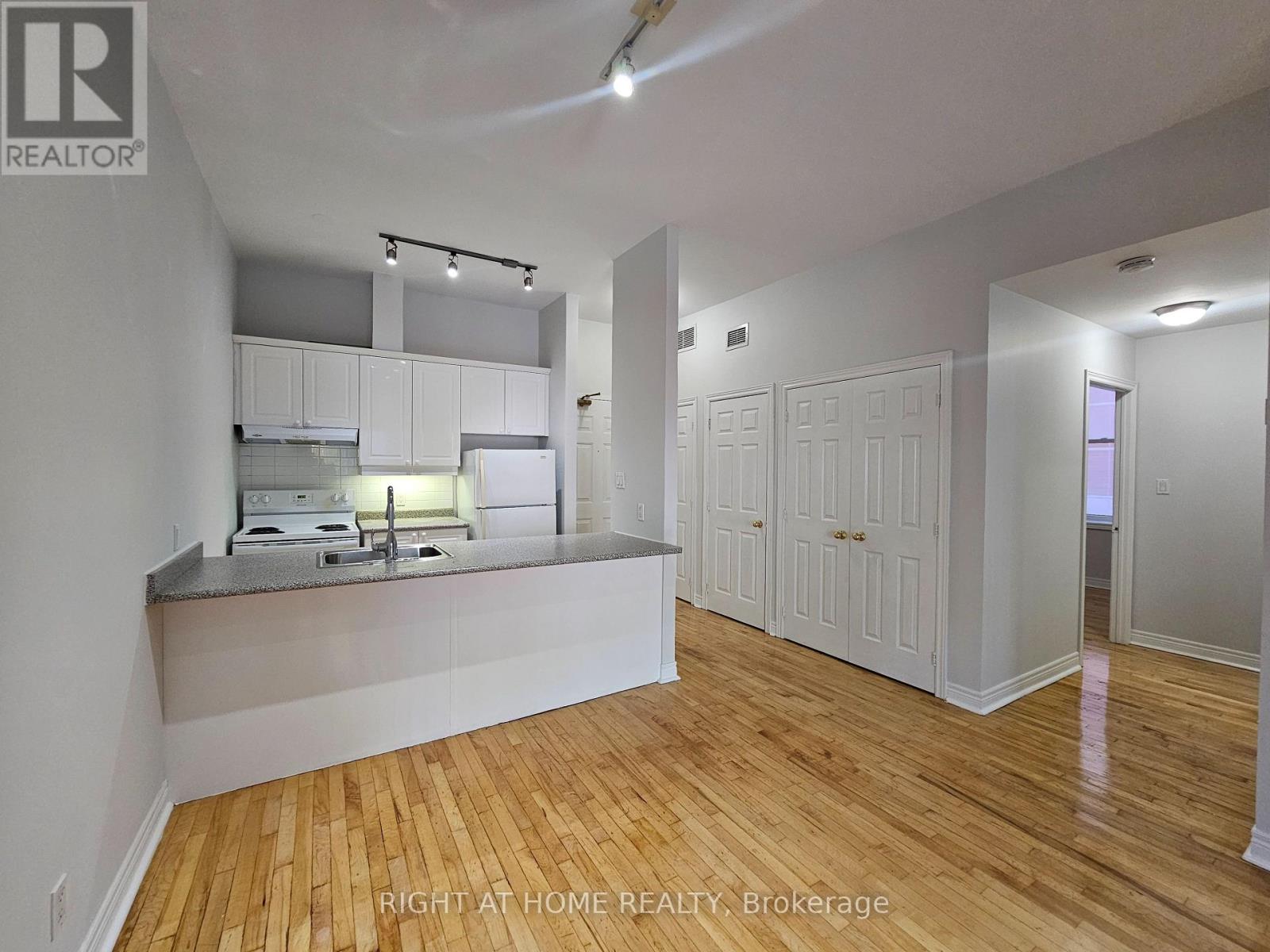 207 - 524 Yonge Street Property Photo 13