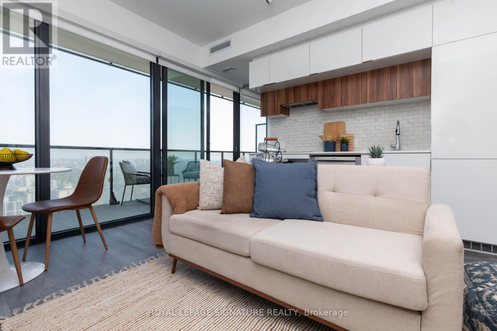 2805 - 185 Roehampton Avenue Property Photo 9