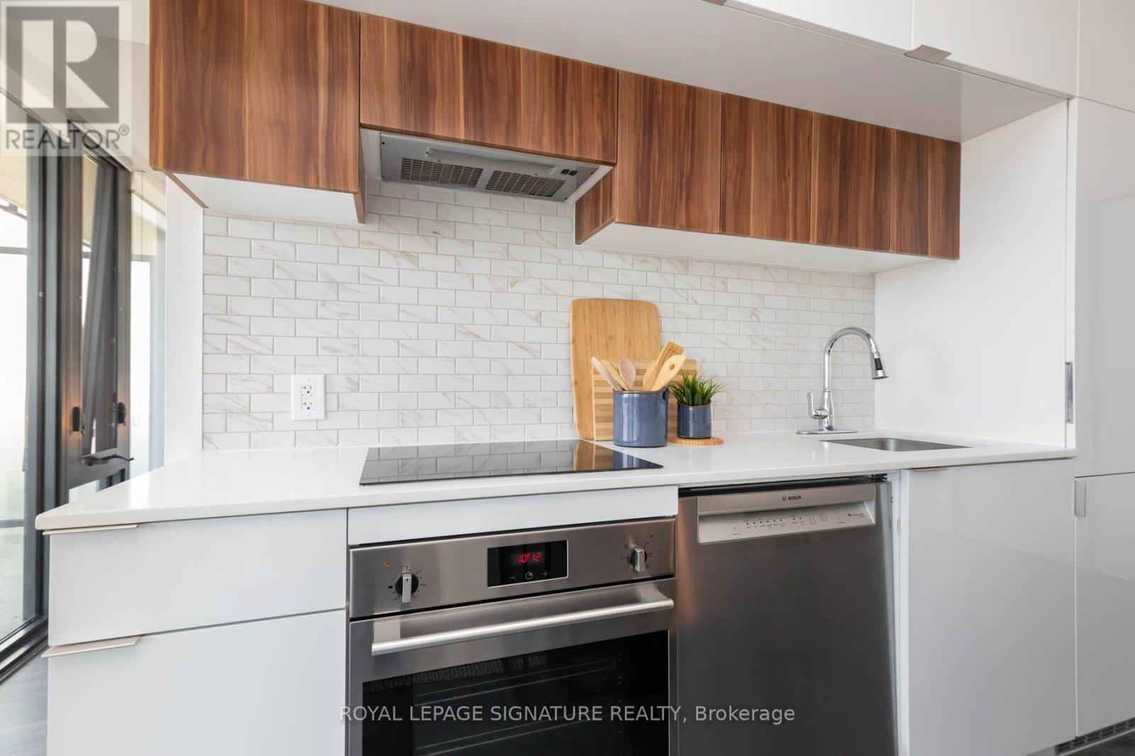 2805 - 185 Roehampton Avenue Property Photo 12