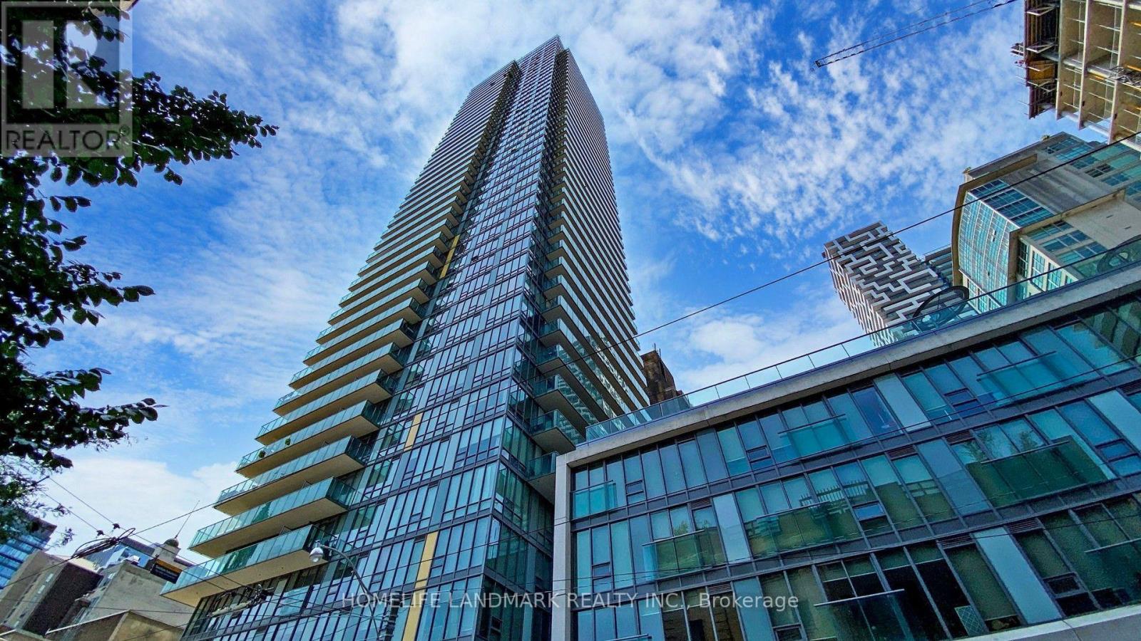 604 - 33 LOMBARD STREET Property Photo 1