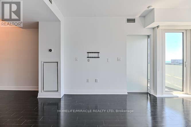 3712 - 8 The Esplanade N Property Photo 18
