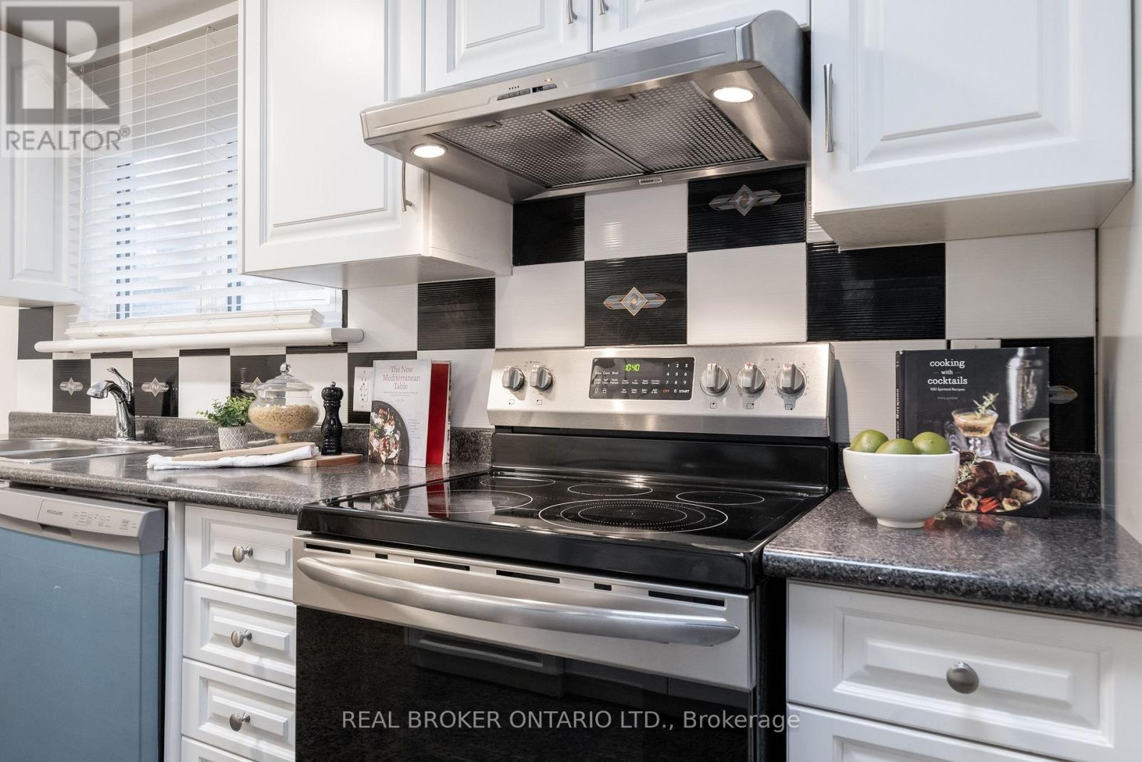 53 Kingslake Road Property Photo 7