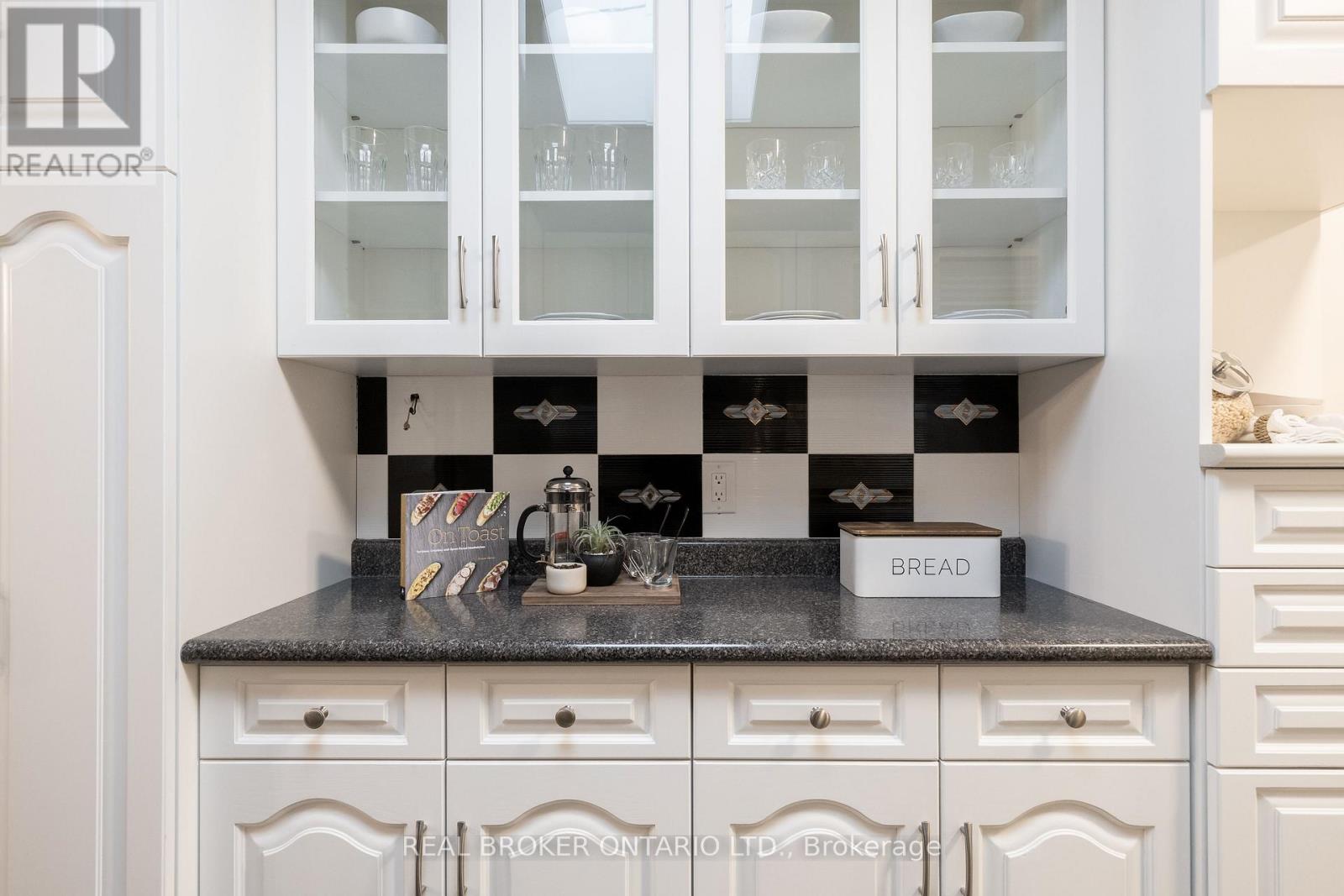 53 Kingslake Road Property Photo 8