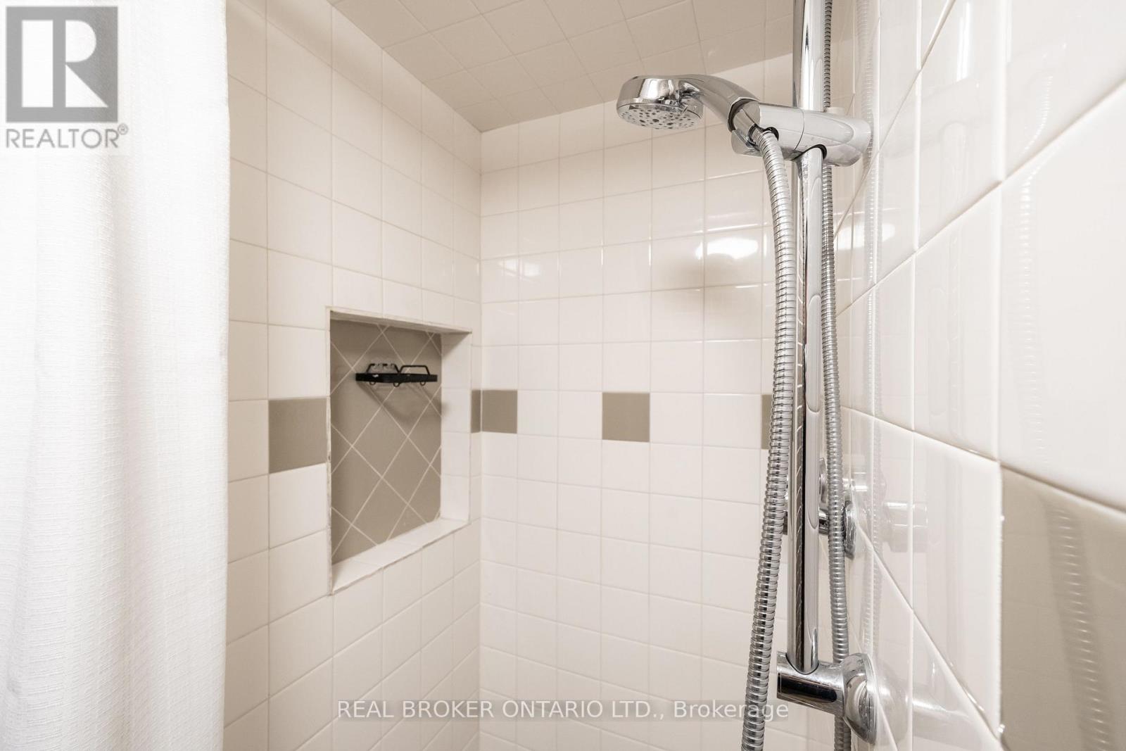 53 Kingslake Road Property Photo 32