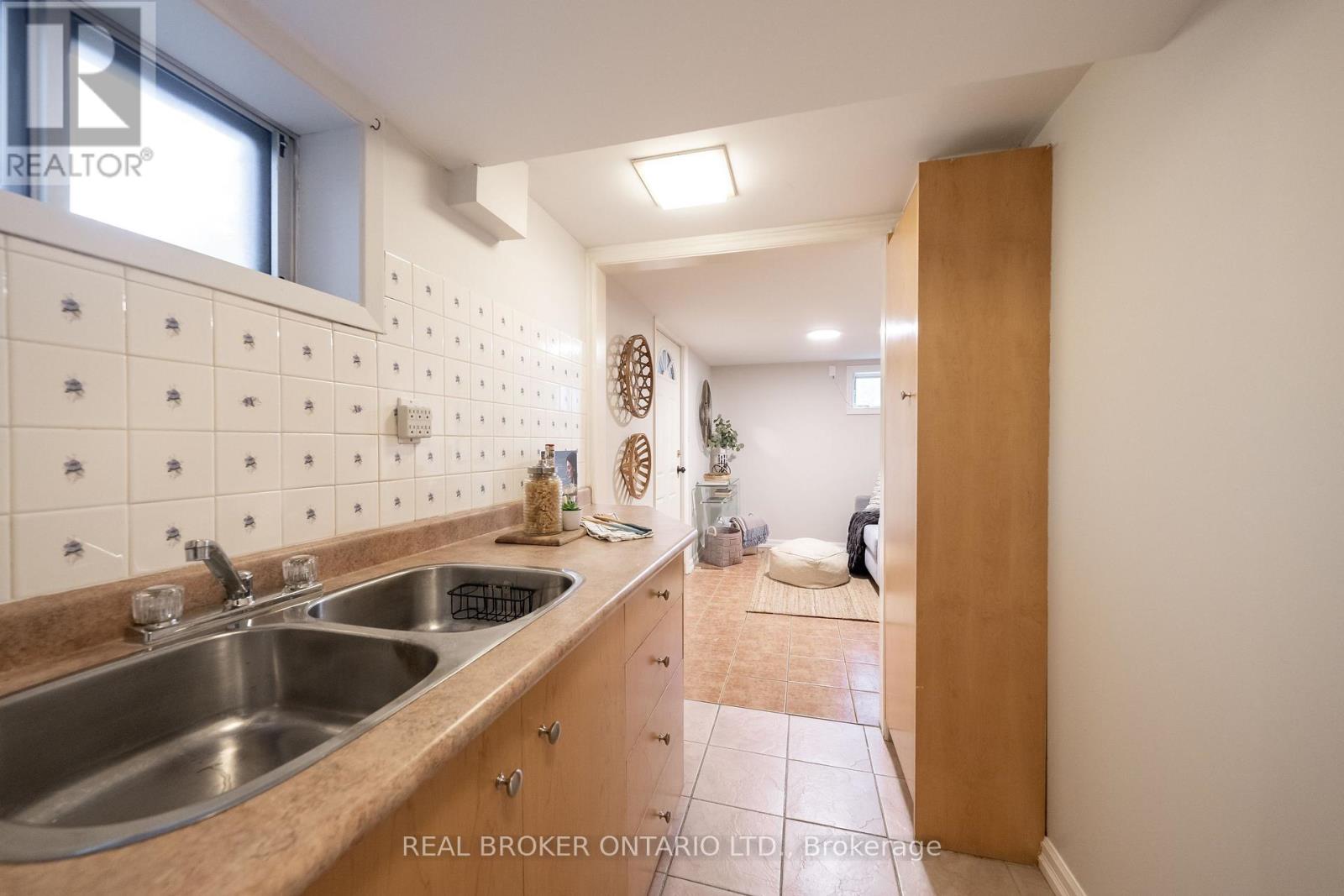 53 Kingslake Road Property Photo 36