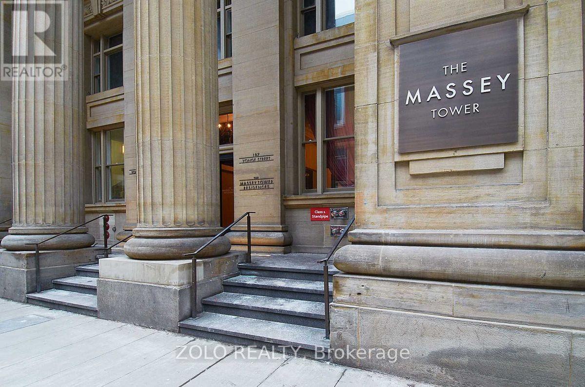 5611 - 197 YONGE STREET Property Photo 1