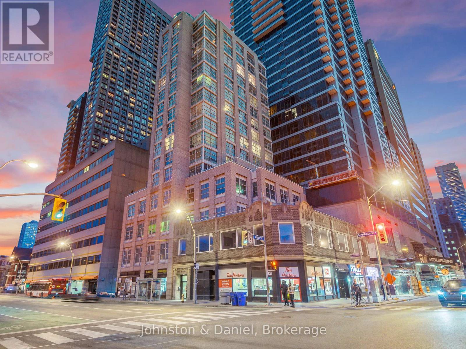 PH1 - 409 BLOOR STREET E Property Photo 1