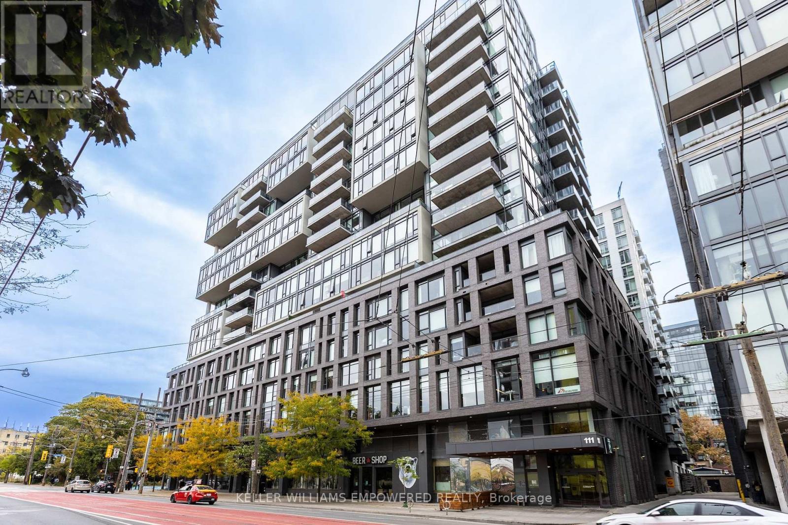 717 - 111 BATHURST STREET Property Photo 1