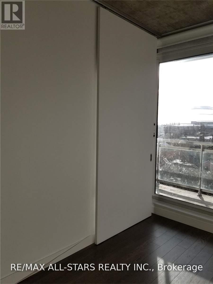 907 - 38 Niagara Street Property Photo 14