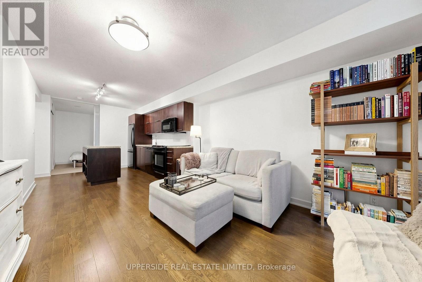 607 - 126 Simcoe Street Property Photo 1