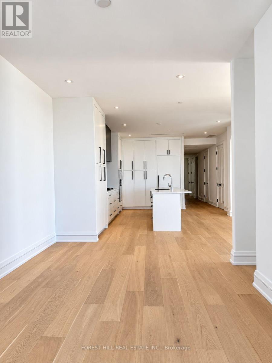 #7a - 2010 Bathurst Street Property Photo 2