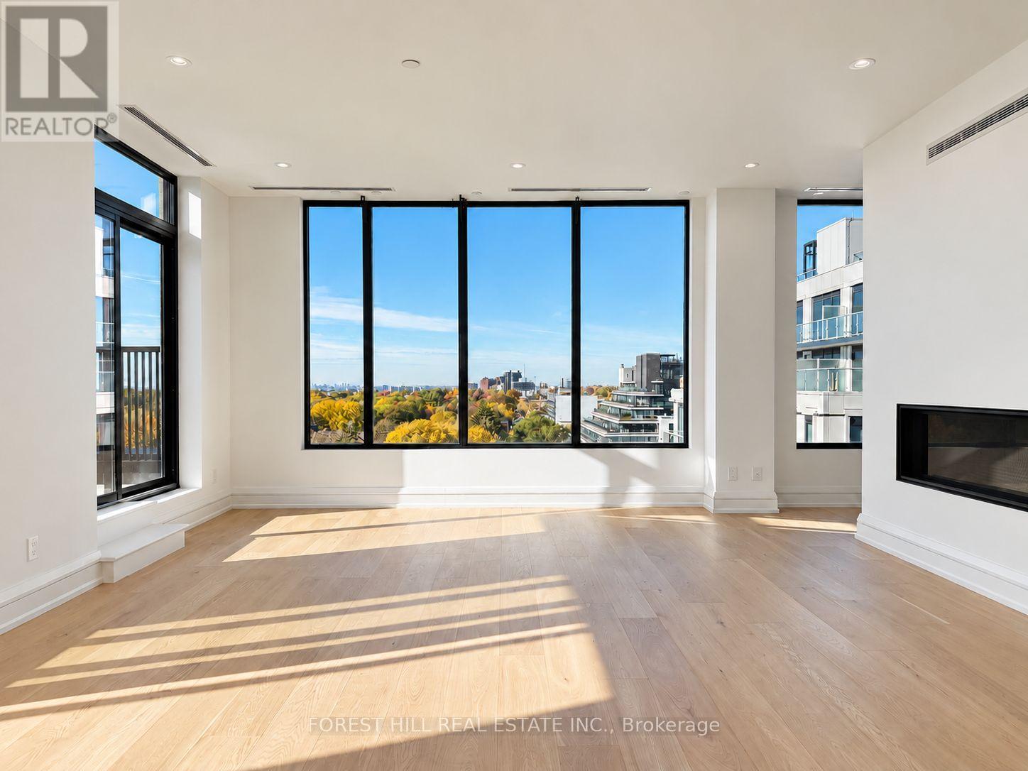 #7a - 2010 Bathurst Street Property Photo 9
