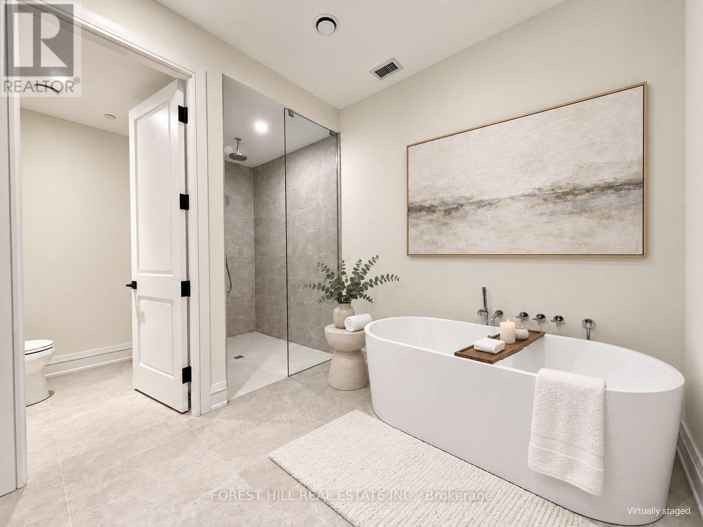 #7a - 2010 Bathurst Street Property Photo 19