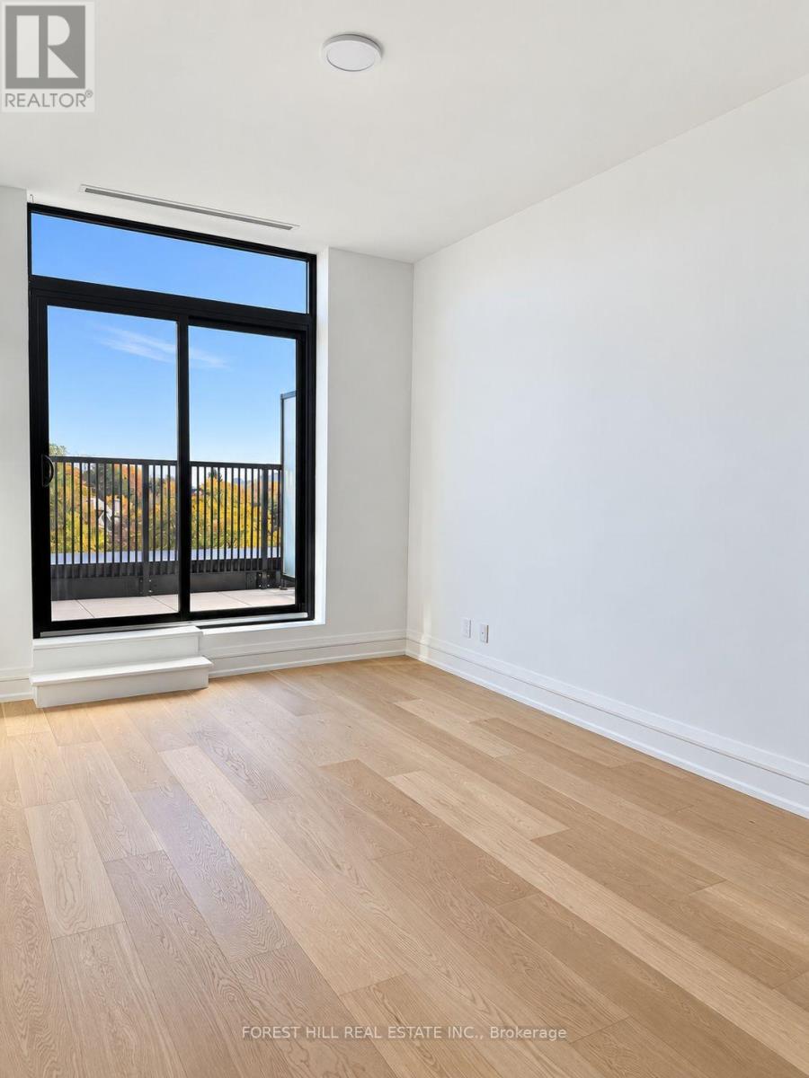 #7a - 2010 Bathurst Street Property Photo 20