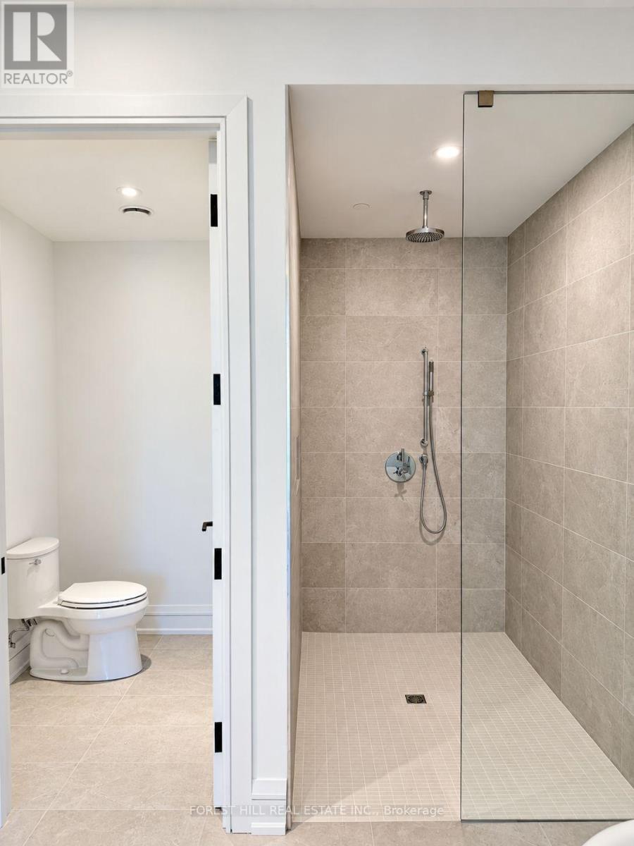 #7a - 2010 Bathurst Street Property Photo 21