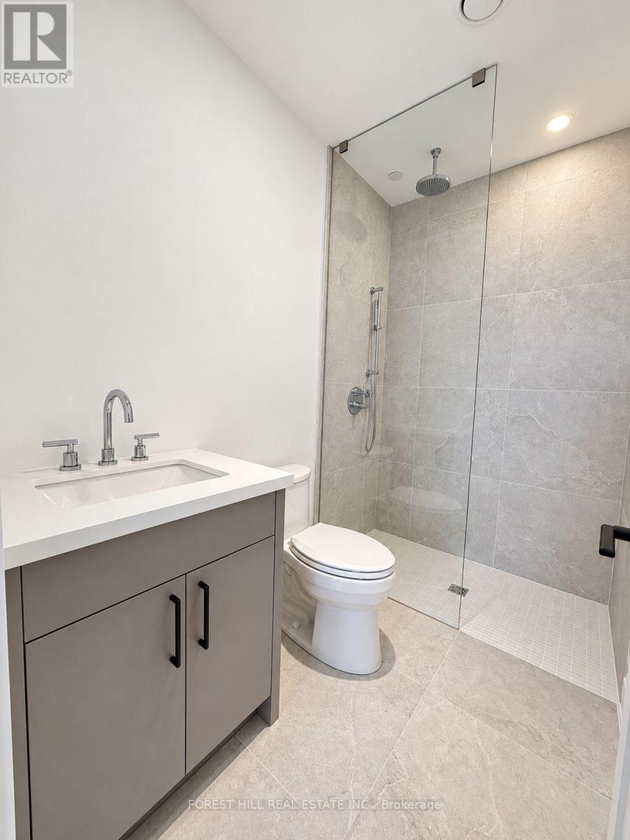 #7a - 2010 Bathurst Street Property Photo 22