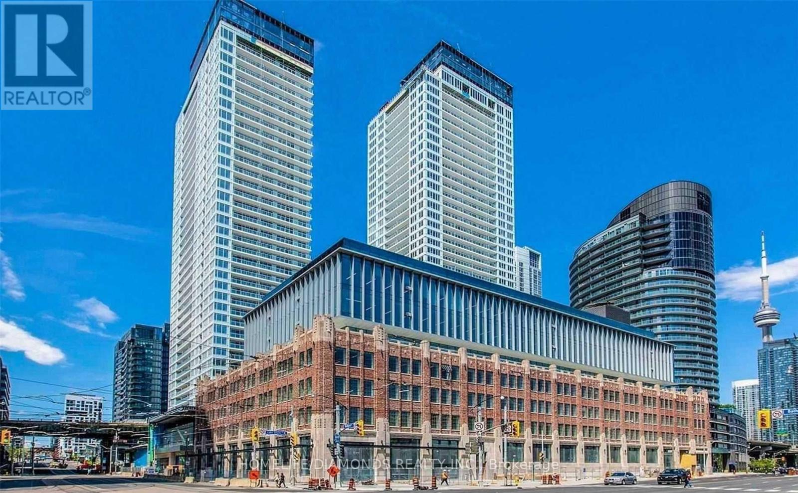 815 - 19 BATHURST STREET Property Photo 1