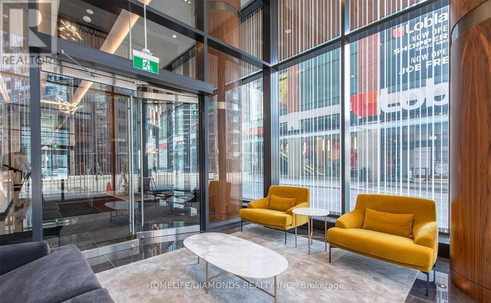 815 - 19 Bathurst Street Property Photo 3