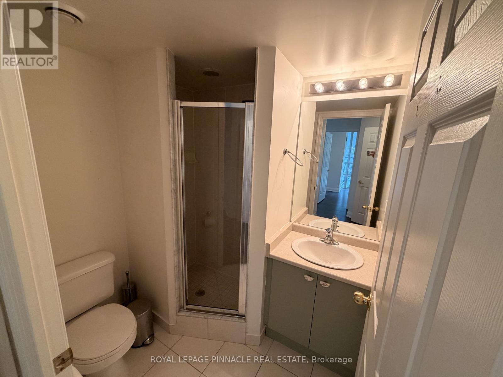 802 - 30 Grand Trunk Crescent Property Photo 7