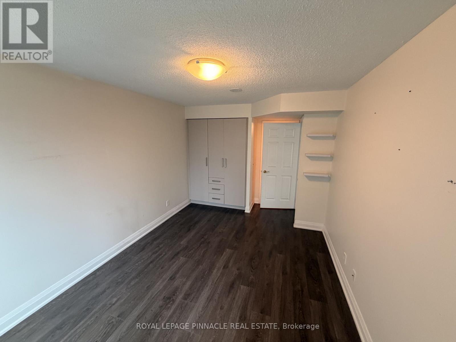 802 - 30 Grand Trunk Crescent Property Photo 9