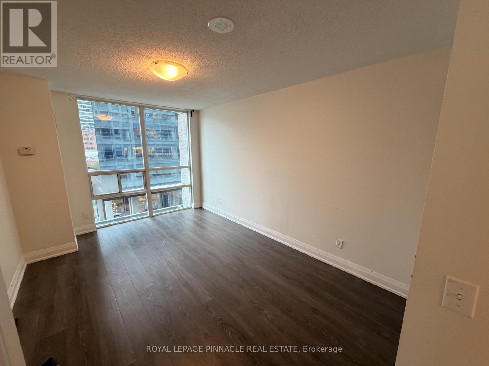 802 - 30 Grand Trunk Crescent Property Photo 10