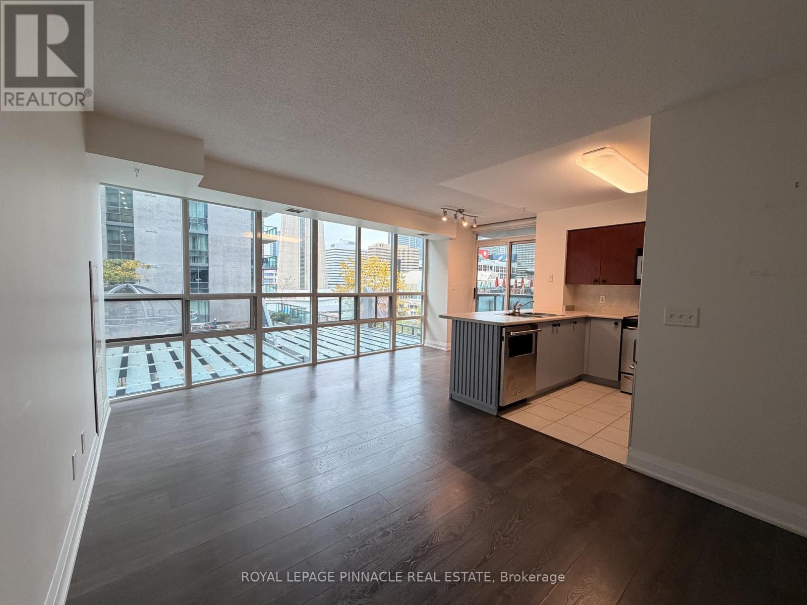 802 - 30 Grand Trunk Crescent Property Photo 13