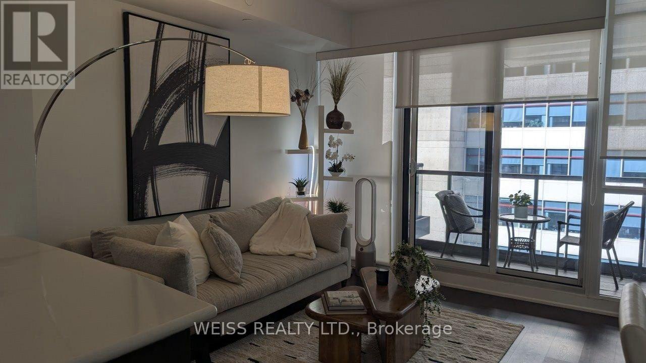 609 - 30 ROEHAMPTON AVENUE Property Photo 1