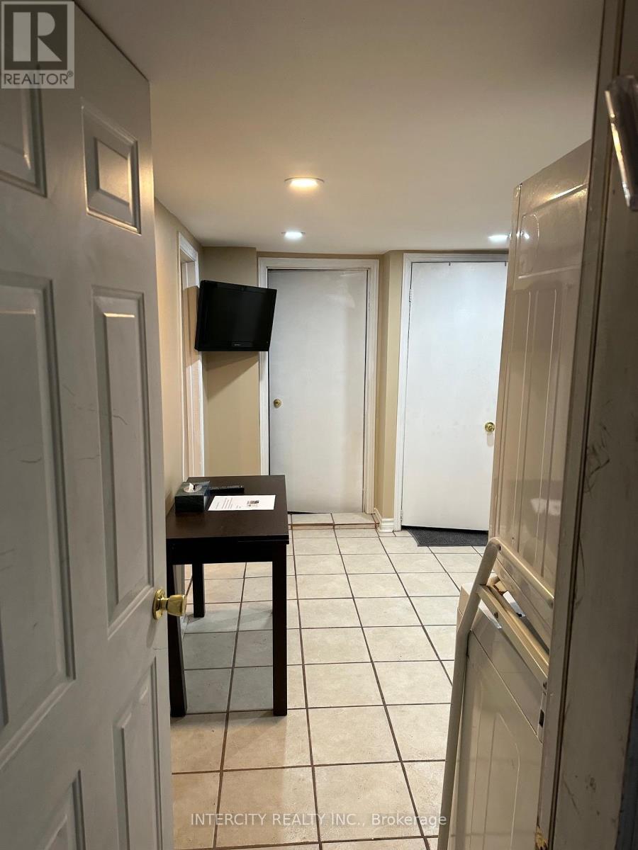 Bsmt - 222 Combe Avenue Property Photo 5