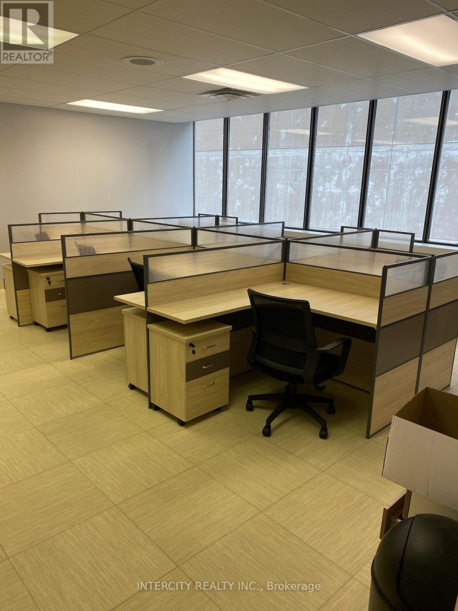 500c - 20 Eglinton Avenue E Property Photo 2